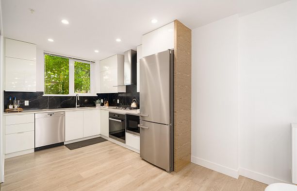 6725 Cambie Street South Cambie