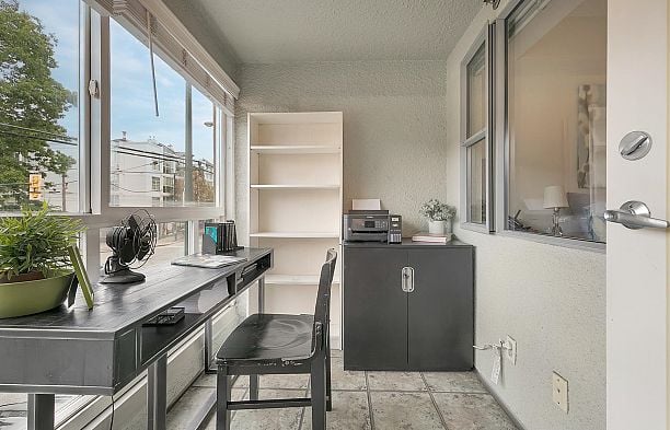 203 2025 Stephens Street Kitsilano