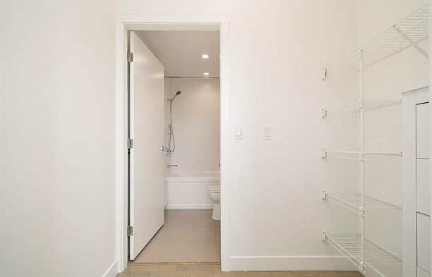 6725 Cambie Street South Cambie