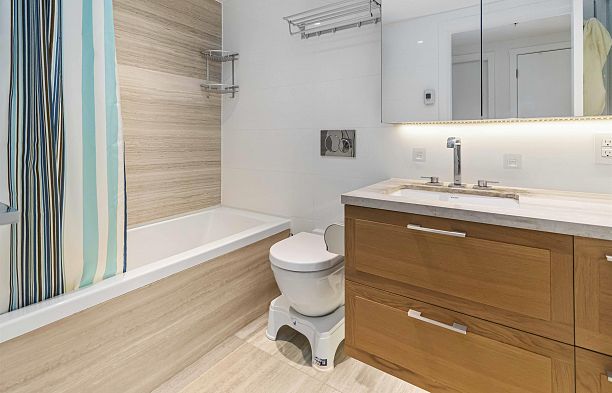 602 1571 W 57th Avenue South Granville