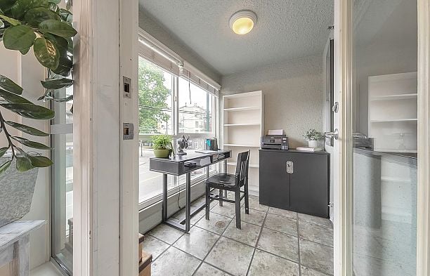 203 2025 Stephens Street Kitsilano