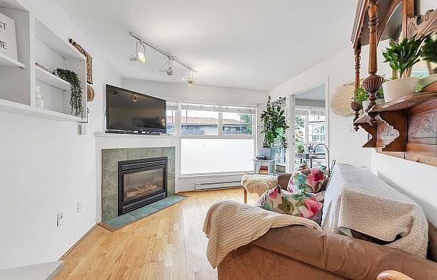 203 2025 Stephens Street Kitsilano