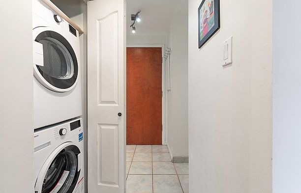 203 2025 Stephens Street Kitsilano