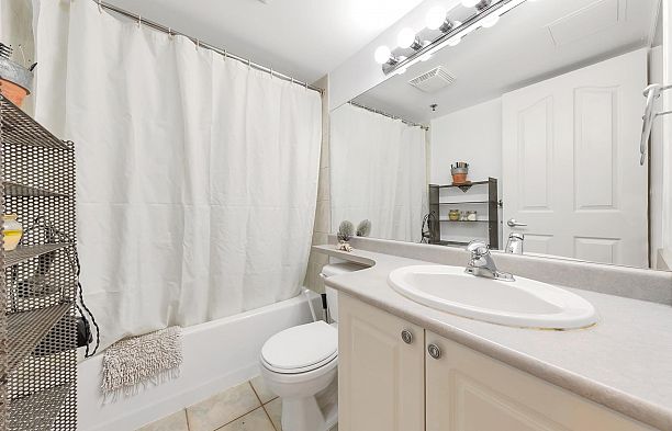 203 2025 Stephens Street Kitsilano