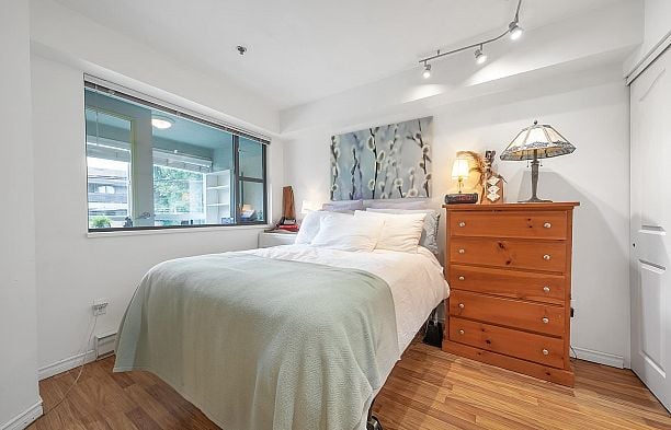 203 2025 Stephens Street Kitsilano