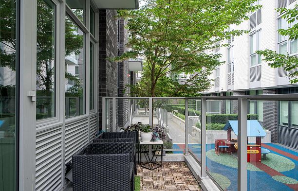 6725 Cambie Street South Cambie