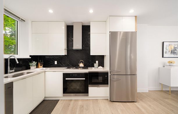 6725 Cambie Street South Cambie