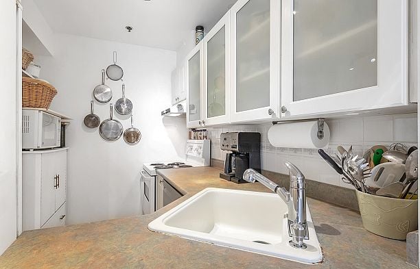 203 2025 Stephens Street Kitsilano