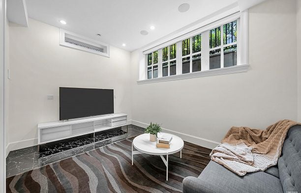 2877 W 15th Avenue Kitsilano