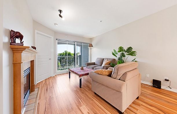 412 3333 W 4th Avenue Kitsilano