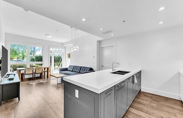101 7878 Granville Street Marpole