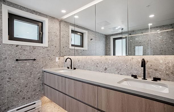 6268 Oak Street Oakridge VW