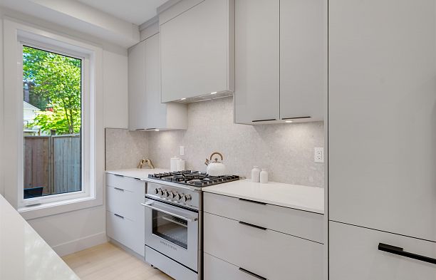 3 3836 W 8th Avenue Point Grey
