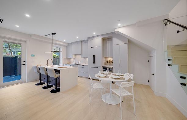 3 3836 W 8th Avenue Point Grey
