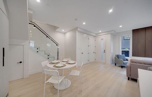 3 3836 W 8th Avenue Point Grey