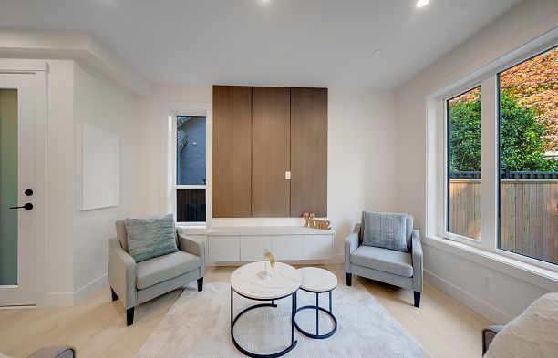 3 3836 W 8th Avenue Point Grey