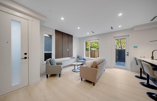 3 3836 W 8th Avenue Point Grey