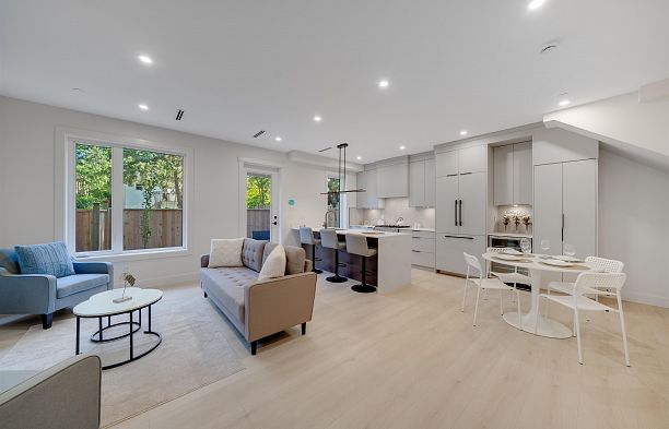3 3836 W 8th Avenue Point Grey