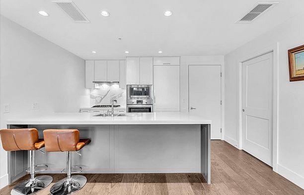 101 7878 Granville Street Marpole