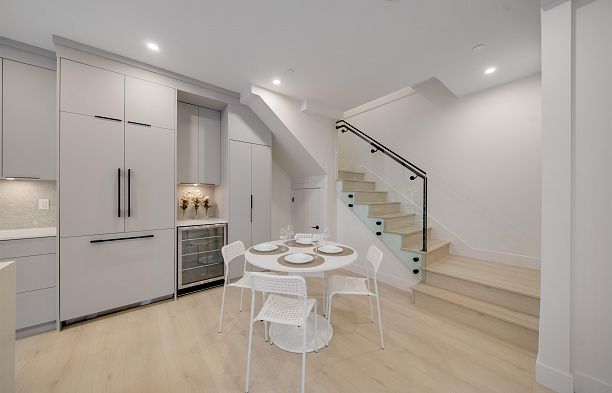 3 3836 W 8th Avenue Point Grey