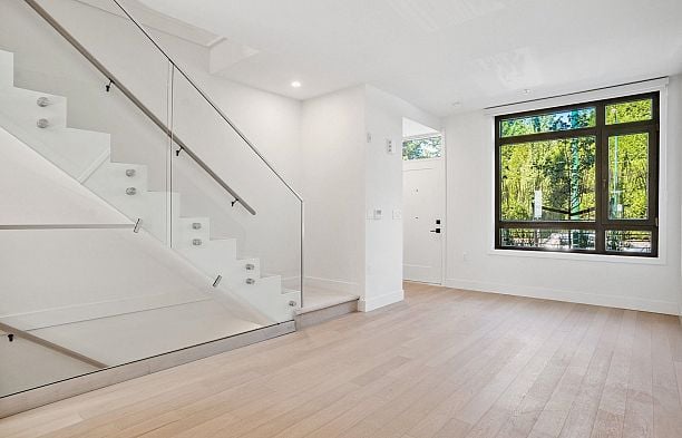 6268 Oak Street Oakridge VW