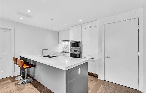 101 7878 Granville Street Marpole