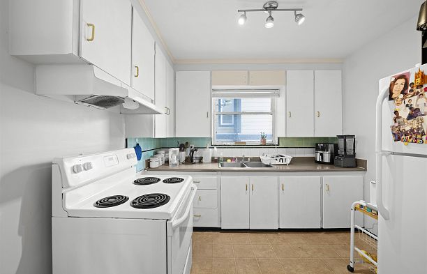 8594 Fremlin Street Marpole