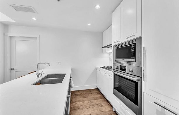 101 7878 Granville Street Marpole