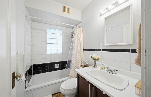 8594 Fremlin Street Marpole
