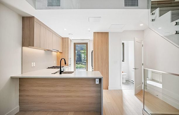 6268 Oak Street Oakridge VW