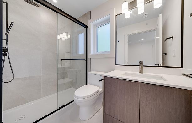 3 3836 W 8th Avenue Point Grey