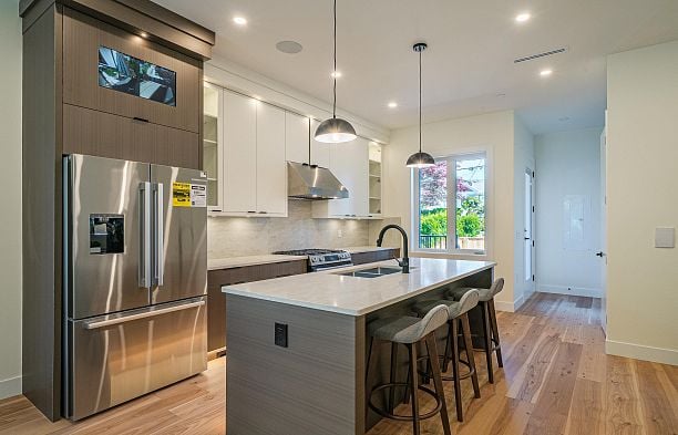 2835 W 31st Avenue MacKenzie Heights