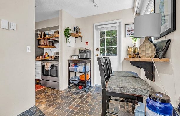2575 W 3rd Avenue Kitsilano