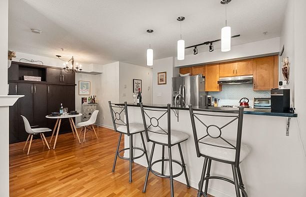 308 2161 W 12th Avenue Kitsilano