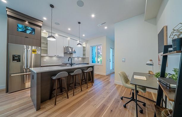 2835 W 31st Avenue MacKenzie Heights