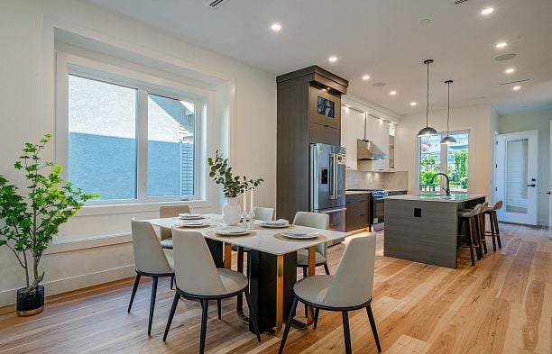 2835 W 31st Avenue MacKenzie Heights