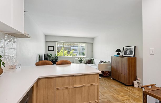 303 2469 Cornwall Avenue Kitsilano