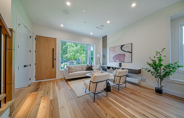 2835 W 31st Avenue MacKenzie Heights