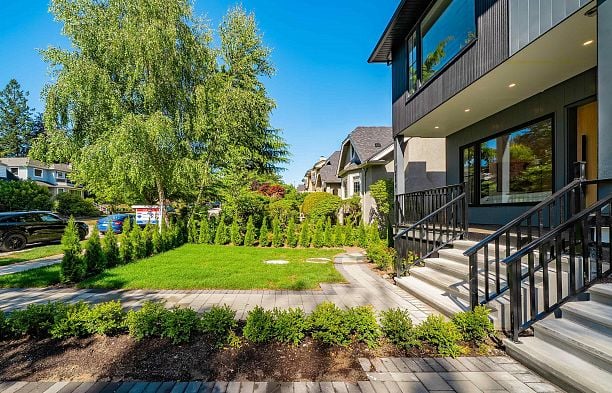 2835 W 31st Avenue MacKenzie Heights