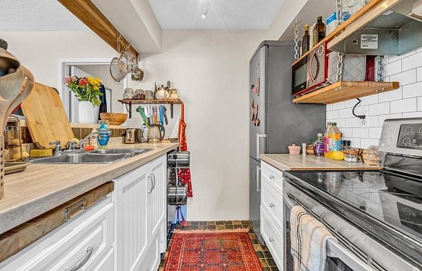 2575 W 3rd Avenue Kitsilano
