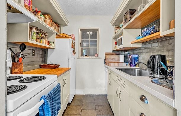 2575 W 3rd Avenue Kitsilano
