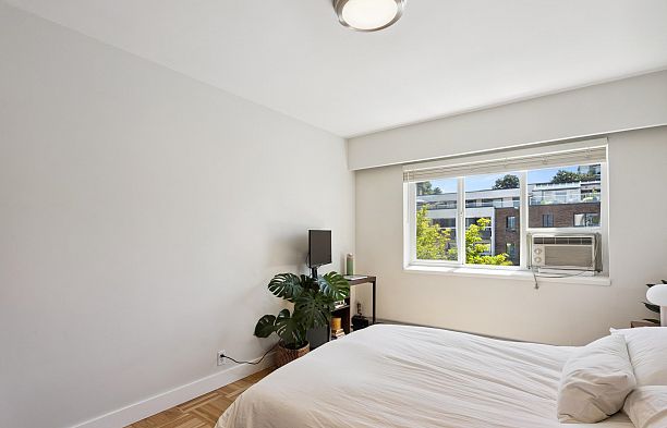303 2469 Cornwall Avenue Kitsilano