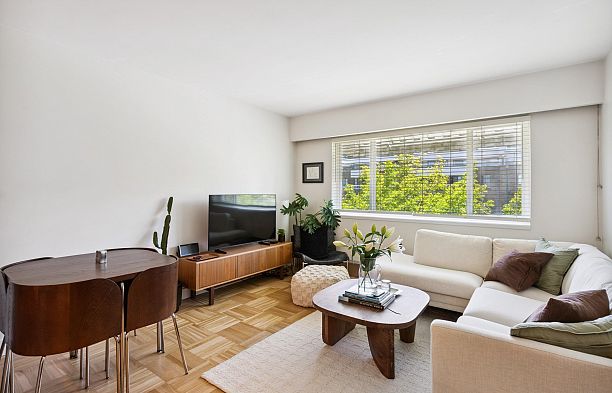 303 2469 Cornwall Avenue Kitsilano