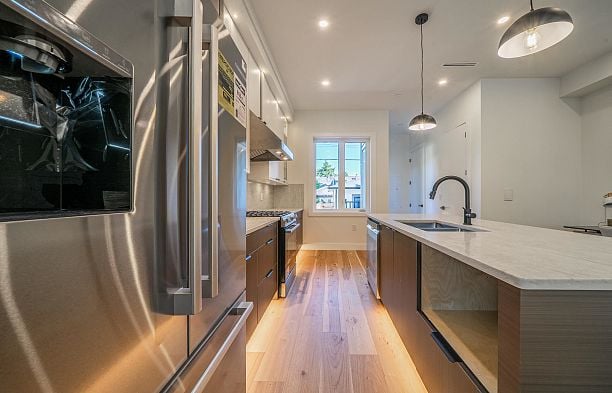 2835 W 31st Avenue MacKenzie Heights