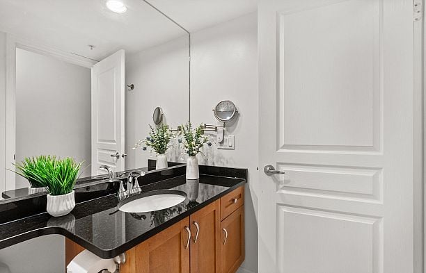308 2161 W 12th Avenue Kitsilano
