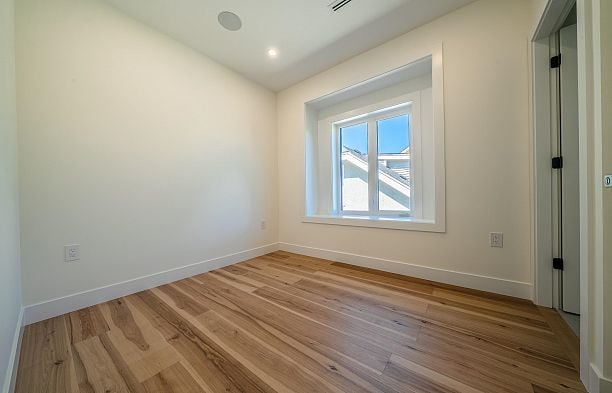 2835 W 31st Avenue MacKenzie Heights