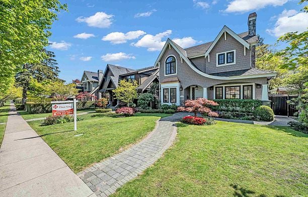 3176 W 35th Avenue MacKenzie Heights