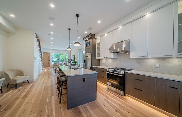 2835 W 31st Avenue MacKenzie Heights