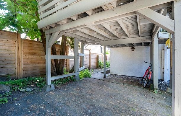 2575 W 3rd Avenue Kitsilano