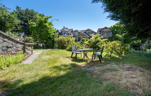 2575 W 3rd Avenue Kitsilano